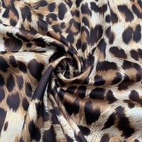 Tissu satiné imprimé léopard antistatique 100% polyester pour robes de nuit pour filles
