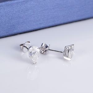 ต่างหูเพชรโมอิสซาไนต์ทรงลูกแพร์ สี DEF ทองคำ 14k จาก Messi Jewelry - Product Image 6