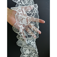 Dernière collection : Tissu en maille tricotée 100 % polyester, transparent, à fines rayures, avec broderie en dentelle, pour la confection de vêtements et la décoration, vente en gros