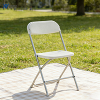 Chaise pliable simple en plastique avec support métallique antirouille pour l'approvisionnement de projets scolaires et de dortoirs - Vente en gros
