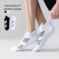 Chaussettes de sport respirantes OEM personnalisées en gros, chaussettes basses athlétiques avec languette épaissie en tissu éponge pour hommes, idéales pour la course et le quotidien