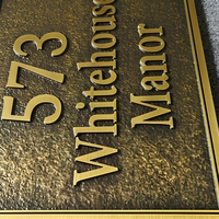 Plaque de numéro de maison de luxe personnalisée en laiton massif de 8 mm - Enseigne métallique 3D gravée vintage pour manoir et architecture résidentielle d'élite
