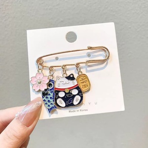 Sevimli Japon Broş Ins Trendy Parlama Önleyici Sabit Giysi Ayı Çilek Karikatür Broş Çanta Aksesuarları Kadınlar için - Product Image 2