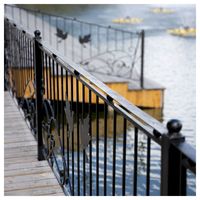 Balustrade en fer forgé découpée au laser, design ajouré personnalisé, main courante d'escalier décorative artistique pour résidence de luxe