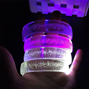 Nhà Máy Trực Tiếp Gala Đảng Chiến Dịch Bầu Cử Hỗ Trợ Acrylic Bar Hòa Nhạc Không Khí Giáng Sinh Halloween LED Light Bracelet - Product Image 4