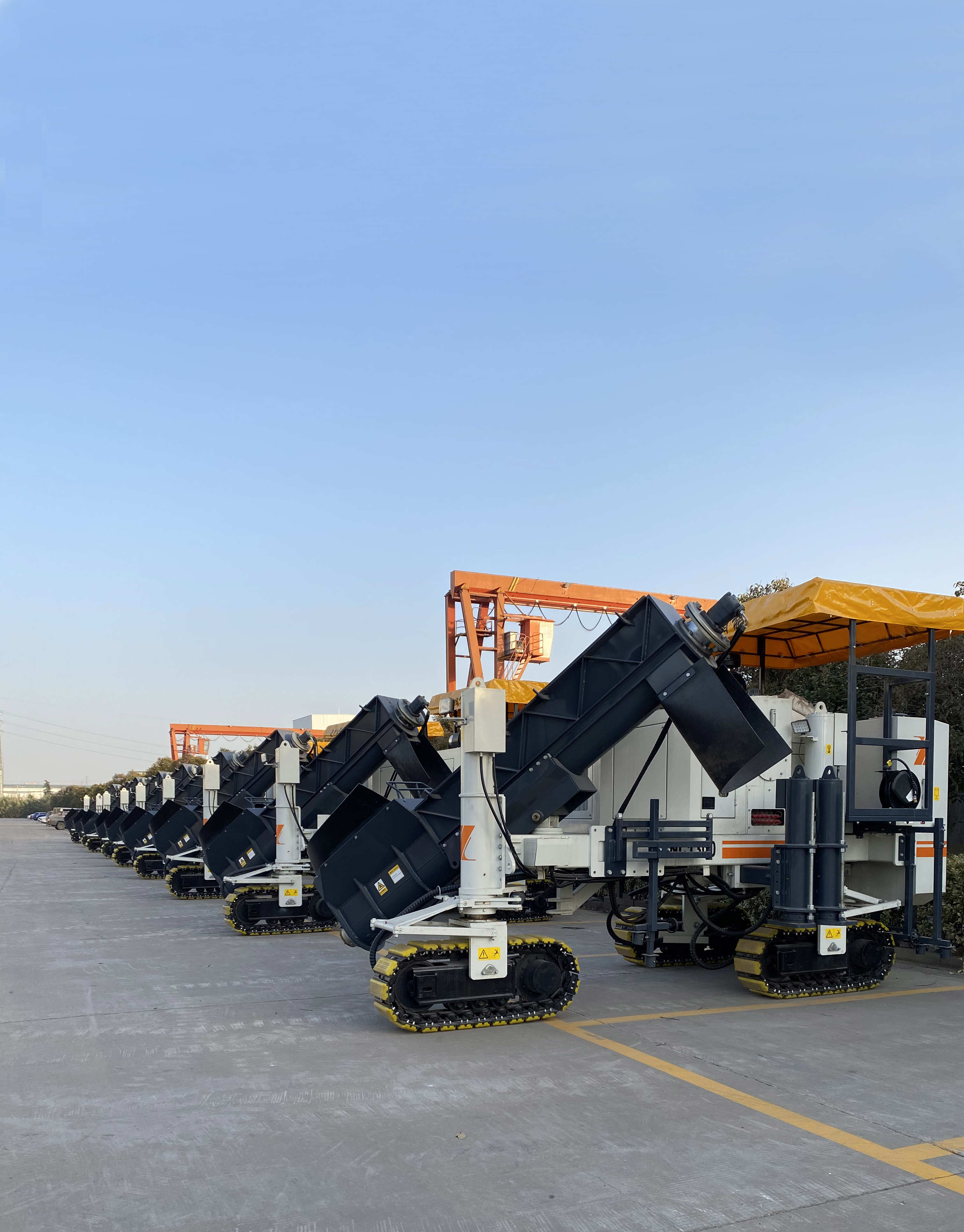NC600 Road Concrete Curb Kerb Machine Slip Form Paver Used In Road Curb Building