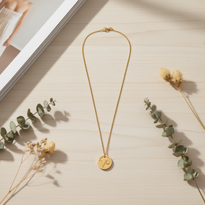 Collar con colgante de letra V de acero inoxidable Angelina, cadena de serpiente chapada en oro, joyería minimalista de moda para mujer - Product Image 3