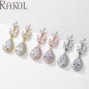 Boucles d'oreilles en forme de poire en cristal de zircon bleu plaqué noir rakol EP2483 - Product Image 3