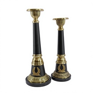 Candelabro de un solo poste de aluminio y piedra, con recubrimiento de polvo negro - Product Image 1