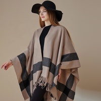 Poncho Châle Chaud en Fausse Cachemire Tricoté à Pompons pour Femme, Idéal pour le Bureau, Automne Hiver Printemps, Motif Plaid Dégradé