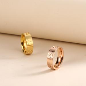 Alla moda Plus Sign gioielli 316L in acciaio inox 18K oro placcato <span class=keywords><strong>anelli</strong></span> da donna di lusso classico vite Love Ring - Product Image 3