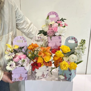 Scatola Personalizzata per Fiori <span class=keywords><strong>di</strong></span> San Valentino, Confezione Regalo alla Moda in Cartoncino Avorio C1s Riciclabile con Manico - Product Image 1