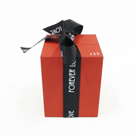 Boîte cadeau créative rouge à double ouverture pour bijoux |   Emballage personnalisé en gros avec accents de ruban noir, directement du fabricant