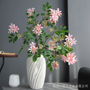 Yihua Floral Art Branches artificielles de Michelia Figo, fleurs en soie blanches et roses, décoration intérieure, style moderne et simple - Product Image 1