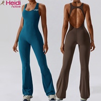 Nouvelle conception Combinaison de sport légère sans manches à dos évidé, jambes évasées et effet froncé aux fesses pour la course et le yoga