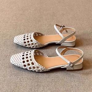 Version en peau de mouton ~ Sandales à bout fermé à talon bas tissées rétro artistiques pour femmes, sandales d'été françaises à bride cheville et boucle en maille - Product Image 6