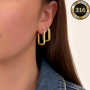 Dos pares de pendientes de titanio y acero chapados en oro con forma de U cuadrada, anillo liso y pendientes con incrustaciones de diamantes, estilo ligero. - Product Image 1