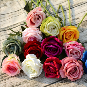 Rose artificielle <span class=keywords><strong>en</strong></span> velours de soie pas chère - <span class=keywords><strong>Tige</strong></span> unique pour la remise des diplômes, la fête des Mères et la fête des Pères, décoration intérieure - Product Image 1