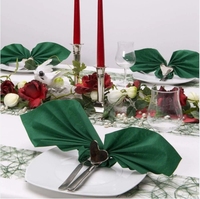 Maßgefertigte farbige Servietten in Leinenoptik, 55 g/m² Standardqualität, für luxuriöse Flusskreuzfahrten und gehobene Gastronomie.