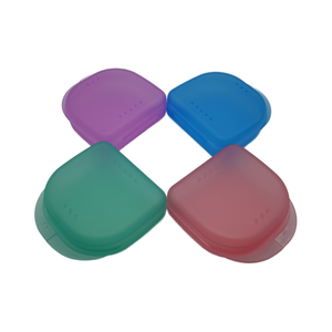 Matte gekleurde orthodontische fixatiebox, gebitsbeschermer en gebitsprothesebox - Product Image 1