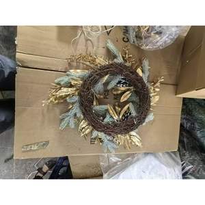 Corona Navideña de PVC de 20 Pulgadas con Luces Cálidas, para Puerta, Estilo Tradicional, Decoración para Fiestas al Aire Libre - Product Image 3