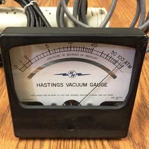 Manómetro de Vacío Analógico Teledyne Hastings VT-5 con Cables, Monitor de Presión Industrial - Product Image 2