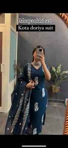 Vêtements indiens et pakistanais nouveau beau costume en coton ensemble pour les femmes porter des vêtements de fantaisie dames costume travaillé à la main Kurti et pantalon - Product Image 3