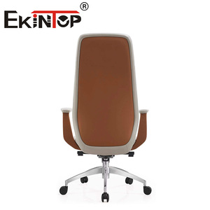   Silla ejecutiva de oficina de cuero con respaldo alto, reposabrazos y ruedas para uso en oficina - Product Image 4