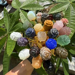 ดอกกุหลาบคริสตัลขนาด 3 ซม. สีเงิน ประดับคริสตัลไอน้ำ แกะสลักจากหินคริสตัลธรรมชาติ สำหรับบำบัดรักษา  คริสตัลรูปดอกกุหลาบสำหรับวันวาเลนไทน์ - Product Image 1