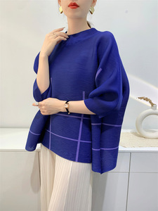 Miyake's 2025 Primavera Mujer Adicional de manga larga de moda casual pull-up-una camiseta plisada única del diseñador - Product Image 3