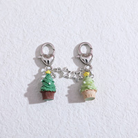Porte-clés Cupcake Arbre de Noël, Breloque Mini Dessert de Noël en Résine, Pendentif de Sac de Noël, Anneau de Clés Festif
