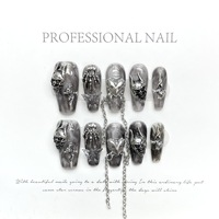 Ongles Press-On Faits Main Style Gothique Sombre Griffes du Diable Crâne Cœur Chromé Fantôme Style Heavy Metal Cool et Tendance