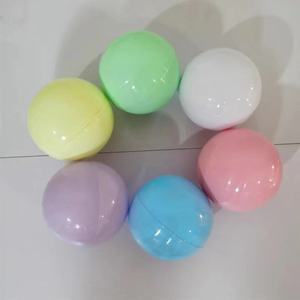 Prodotti giocattolo di alta qualità di vendita caldi a buon mercato all'ingrosso Mini striscia Peng Capsule Toys <span class=keywords><strong>10</strong></span> Twisting Ball Lottery Toy Ball - Product Image 1