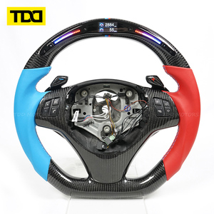 Volante LED de Fibra de Carbono de Doble Tono Personalizado de Fábrica TDD — Agarre Azul/Rojo Compatible con BMW E90 Hecho a Medida - Product Image 2