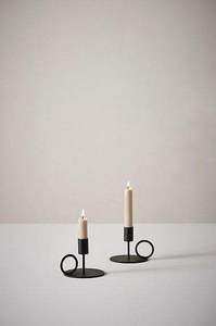 Support de bougie en métal électroplaqué design avec motif décoratif ajouré pour un intérieur moderne - Product Image 6