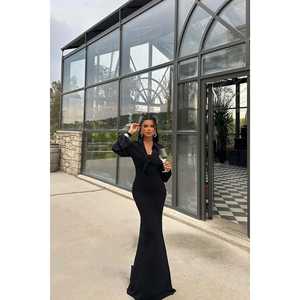 Ensemble de costume noir pour femme avec jupe et col chemise, ensemble élégant - Product Image 1