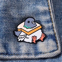 Divertido broche de esmalte de paloma de dibujos animados, pin de solapa de pájaro