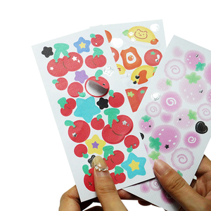 Bán buôn tùy chỉnh in ấn không thấm nước tự dính Vinyl PVC phim hoạt hình trang trí Nụ Hôn cắt Sticker Sheets - Product Image 1