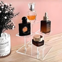 Présentoir carré en acrylique transparent de 20 cm sur 3 niveaux pour parfums et cupcakes en magasin de détail