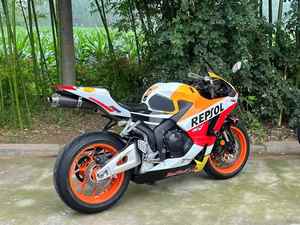 Motocicleta Deportiva de Carreras Honda1CBR600RR de 600cc y Cuatro Cilindros con <span class=keywords><strong>Carenado</strong></span> Completo - Product Image 6
