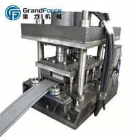 Machine de formage à froid de colonnes d'armoires électriques triangulaires personnalisées à grande vitesse avec contrôle PLC + écran tactile