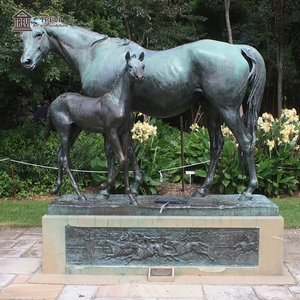 Scultura TREVI di Cavallo e Puledro a Grandezza Naturale 2m in Bronzo Antico con Patina Verde per Decorazione Giardino - Product Image 1