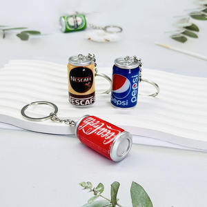 Mini <span class=keywords><strong>Portachiavi</strong></span> Creativo in Lega <span class=keywords><strong>di</strong></span> Zinco <span class=keywords><strong>a</strong></span> <span class=keywords><strong>Forma</strong></span> <span class=keywords><strong>di</strong></span> Lattina <span class=keywords><strong>di</strong></span> Cola o Sprite, Piccolo Ciondolo per <span class=keywords><strong>Borsa</strong></span>, Vendita all'Ingrosso <span class=keywords><strong>di</strong></span> <span class=keywords><strong>Portachiavi</strong></span> Simulazione Bottiglia - Product Image 1