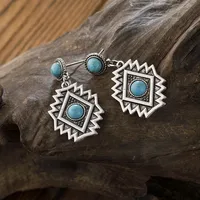 Pierres turquoises et métal estampé à la main boucles d'oreilles inspirées aztèques pour femmes petite conception de balancent aztèque occidentale pour cadeau