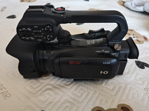 Caméscope professionnel HD Canon XA30 95% neuf avec objectif zoom 20x et enregistrement vidéo 1080P - Product Image 1