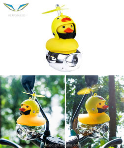 Casco de viento roto para bicicleta, luz pequeña para ciclismo de montaña o carretera, de pie de pato amarillo, nuevo - Product Image 1