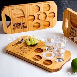 Bandeja de madera maciza con borde para sal y soportes para vasos de chupito para presentación de bebidas en bares - Product Image 2