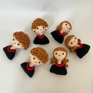 Poupées sorciers miniatures tricotées à la main, ensemble de couple amigurumi au crochet pour la décoration de sac à dos - Product Image 4