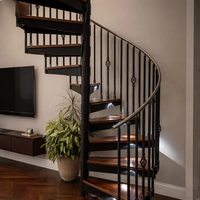 Escalier en colimaçon de luxe PRIMA, structure en acier avec marches en bois massif, pour projets résidentiels et villas