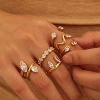 Bague Manchette Ajustable en Acier Inoxydable Plaqué Or avec Double Zircon Cubique, Tendance et Chic, Idéale comme Cadeau, Bijou de Mode pour Femme